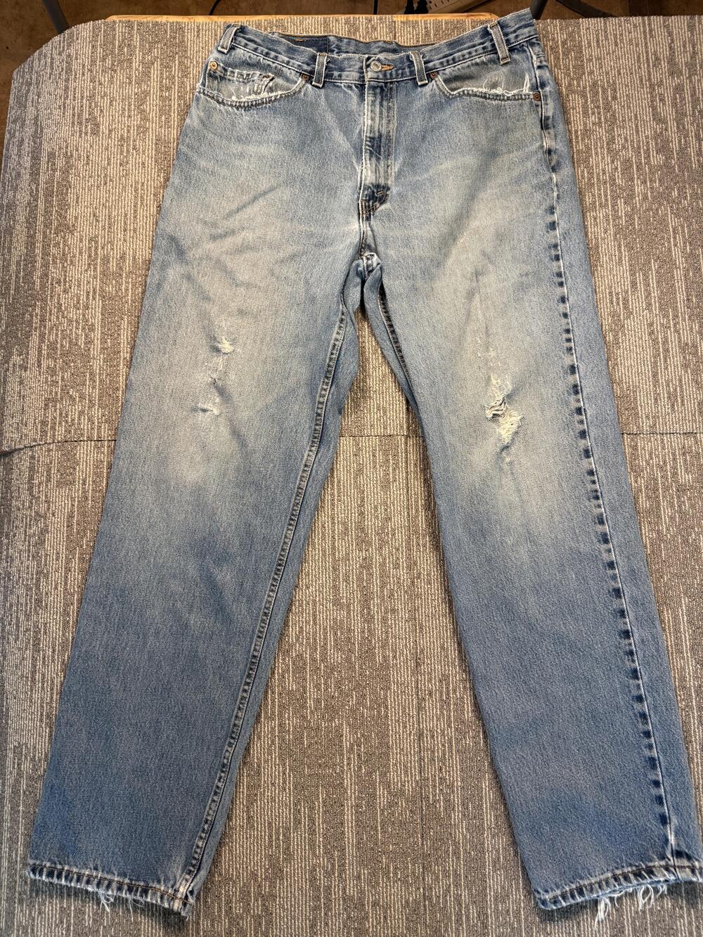 Vintage Levis 550 Jeans Mens 38x34 Light Wash Blue Relaxed Fit Tapered Denim USA